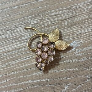 Vintage Gold-Tone Grape Cluster Brooch • Purple Rhinestones • Retro Fruit Pin •